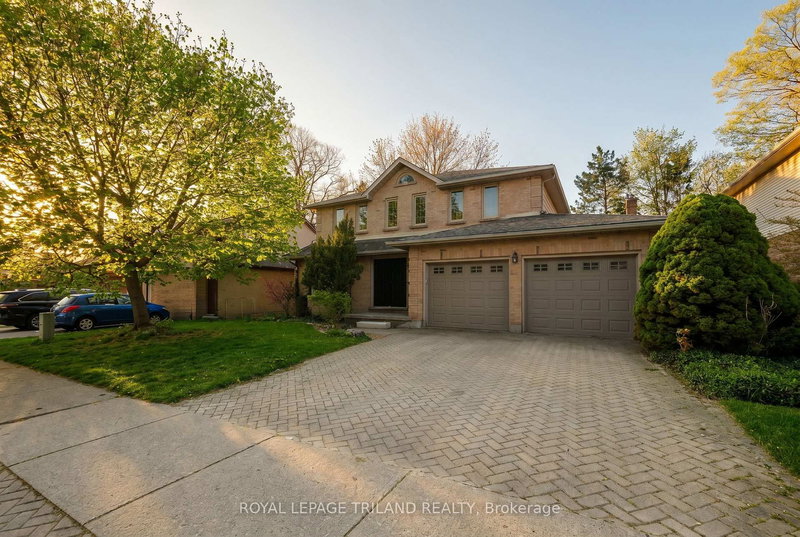 home for sale on 118 Deer Valley Crescent