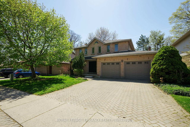 118 Deer Valley Crescent