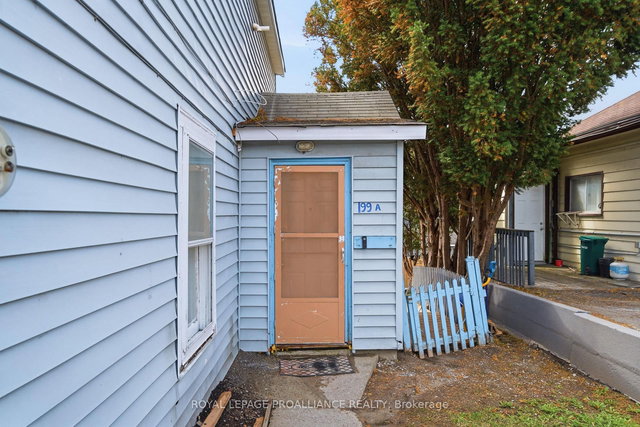 199 Dundas Street E