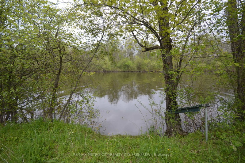 00 River Road
