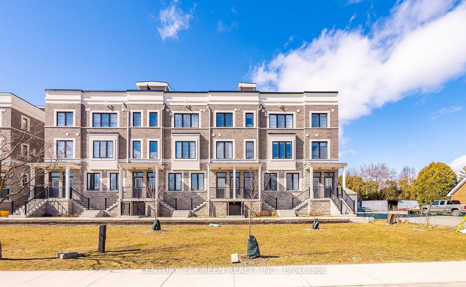 383 Dundas Street E