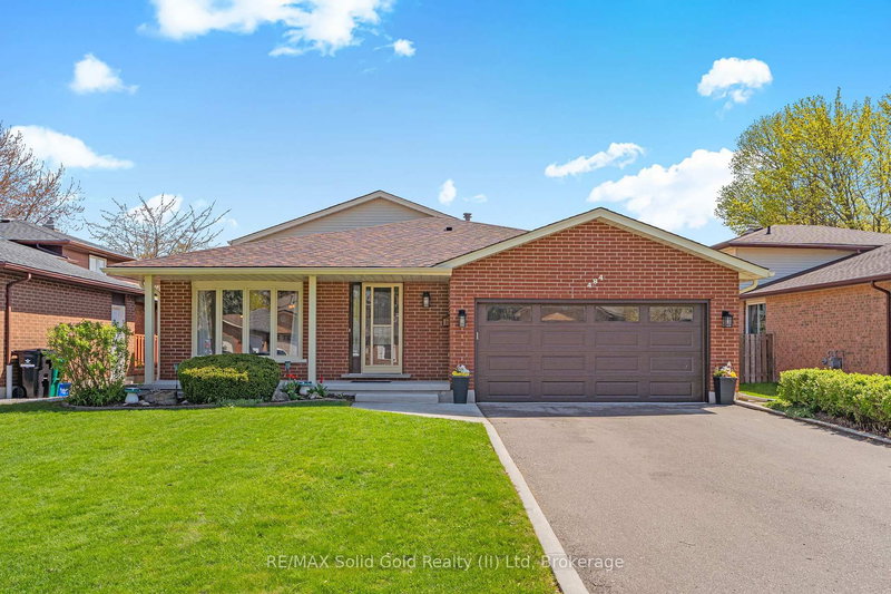 484 Hunterswood Crt, Waterloo, N2K 3E9 | Image 2