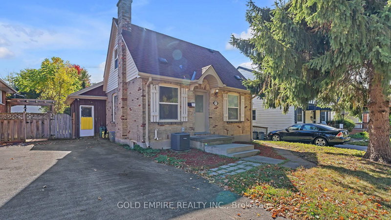 home for sale on 727 Whetter Avenue