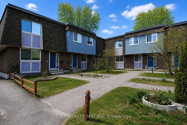 2988 Fairlea Crescent