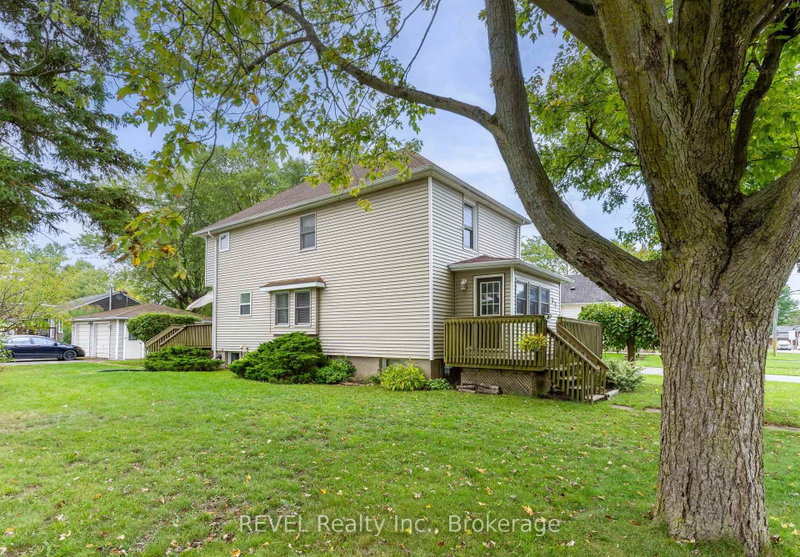 32 Bay Avenue