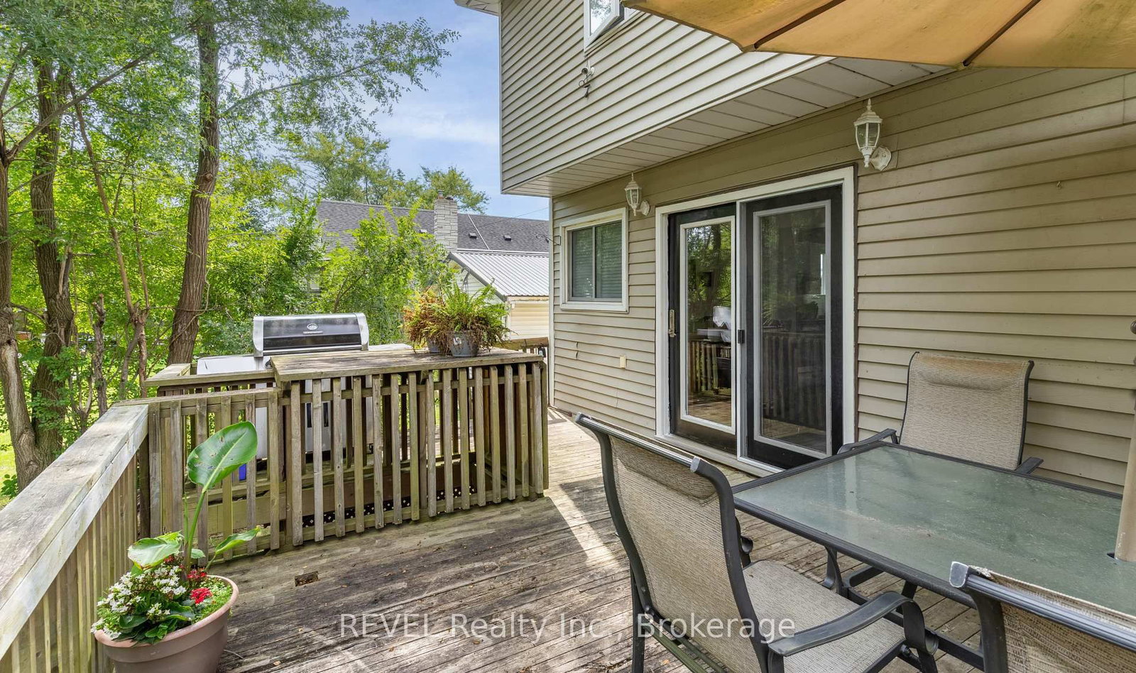 Detached House sold at 32 Bay Avenue, Welland, Ontario, L3B 3G6 - Dain City - MLS: X13090944