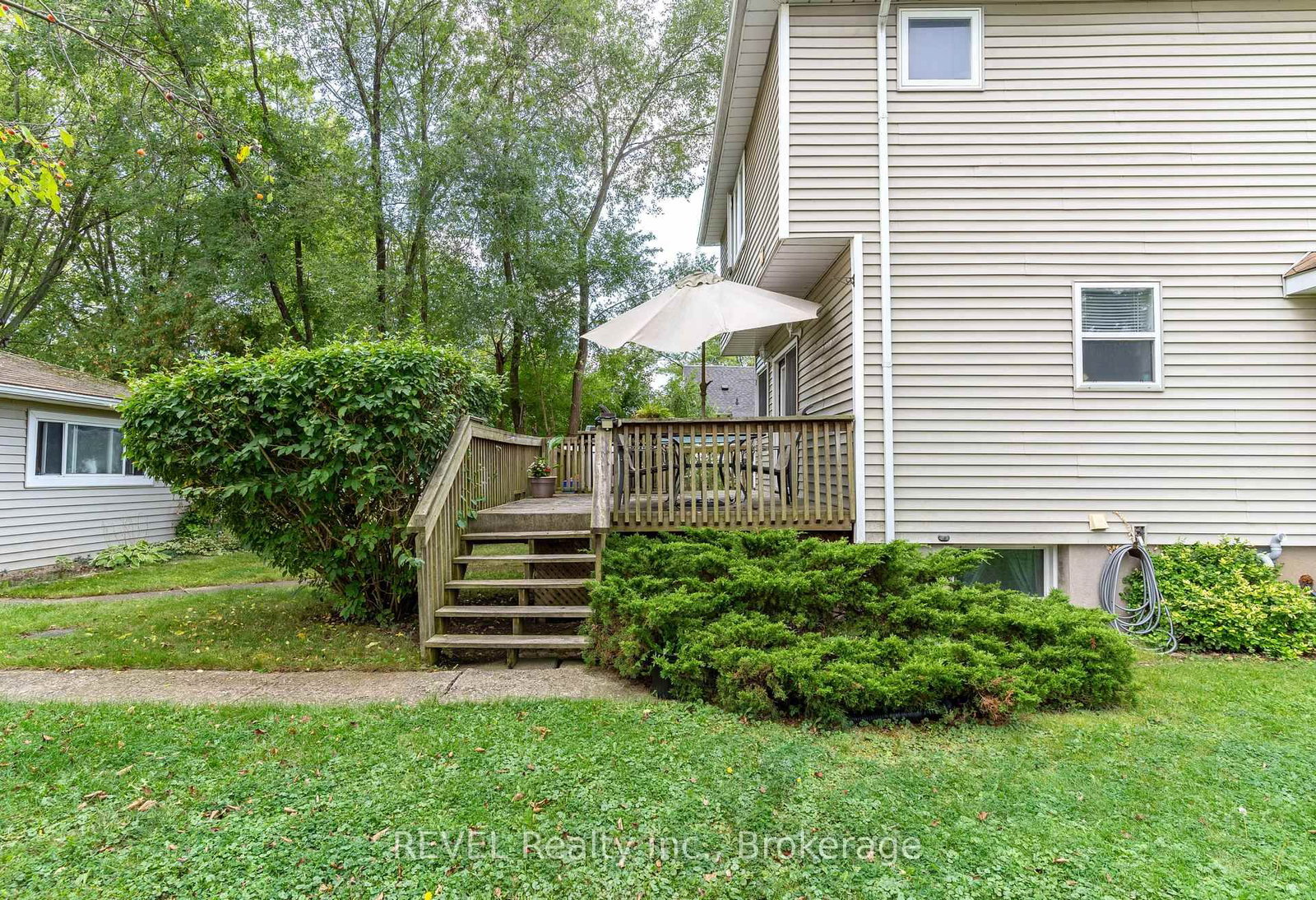 Detached House sold at 32 Bay Avenue, Welland, Ontario, L3B 3G6 - Dain City - MLS: X13090944