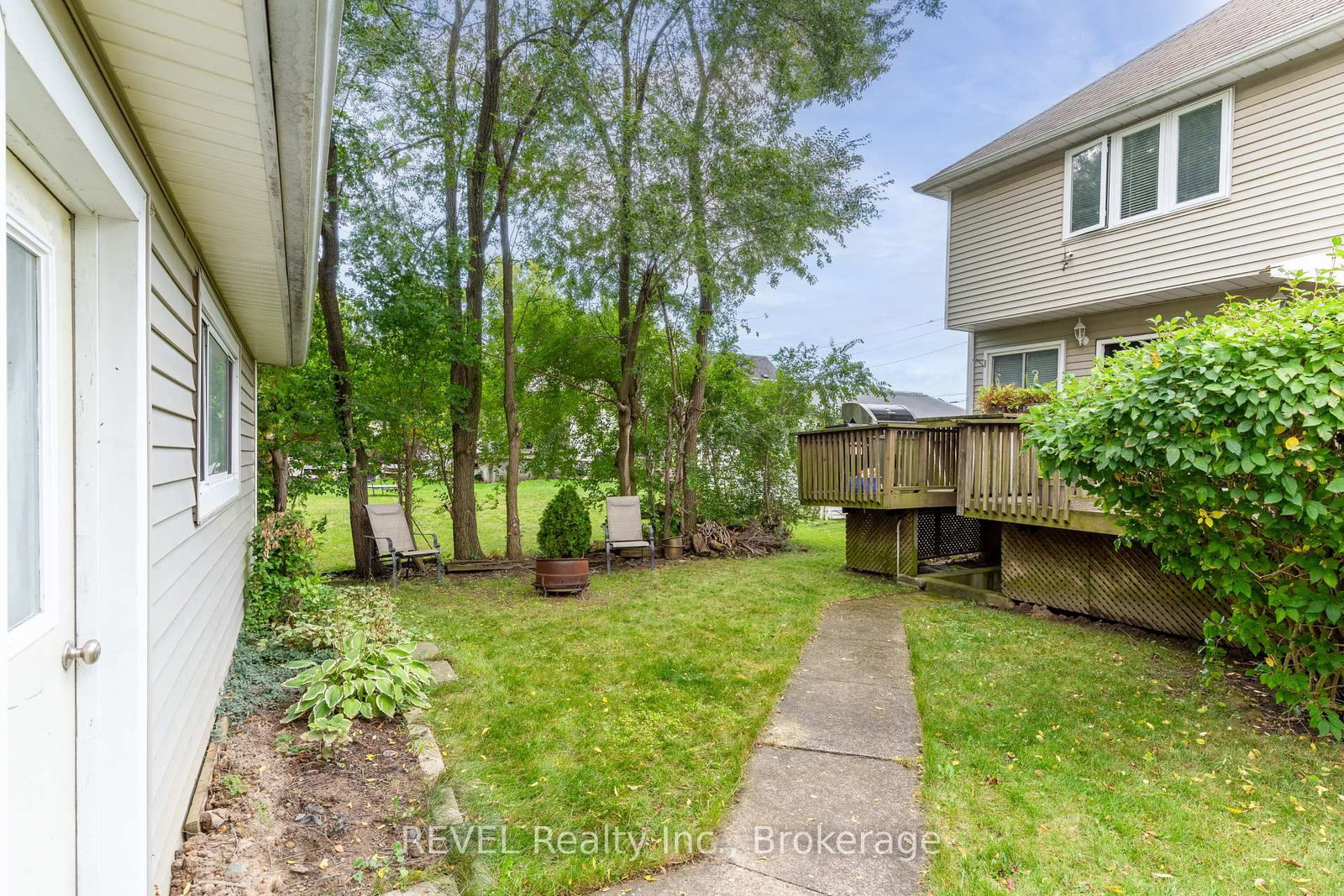 Detached House sold at 32 Bay Avenue, Welland, Ontario, L3B 3G6 - Dain City - MLS: X13090944