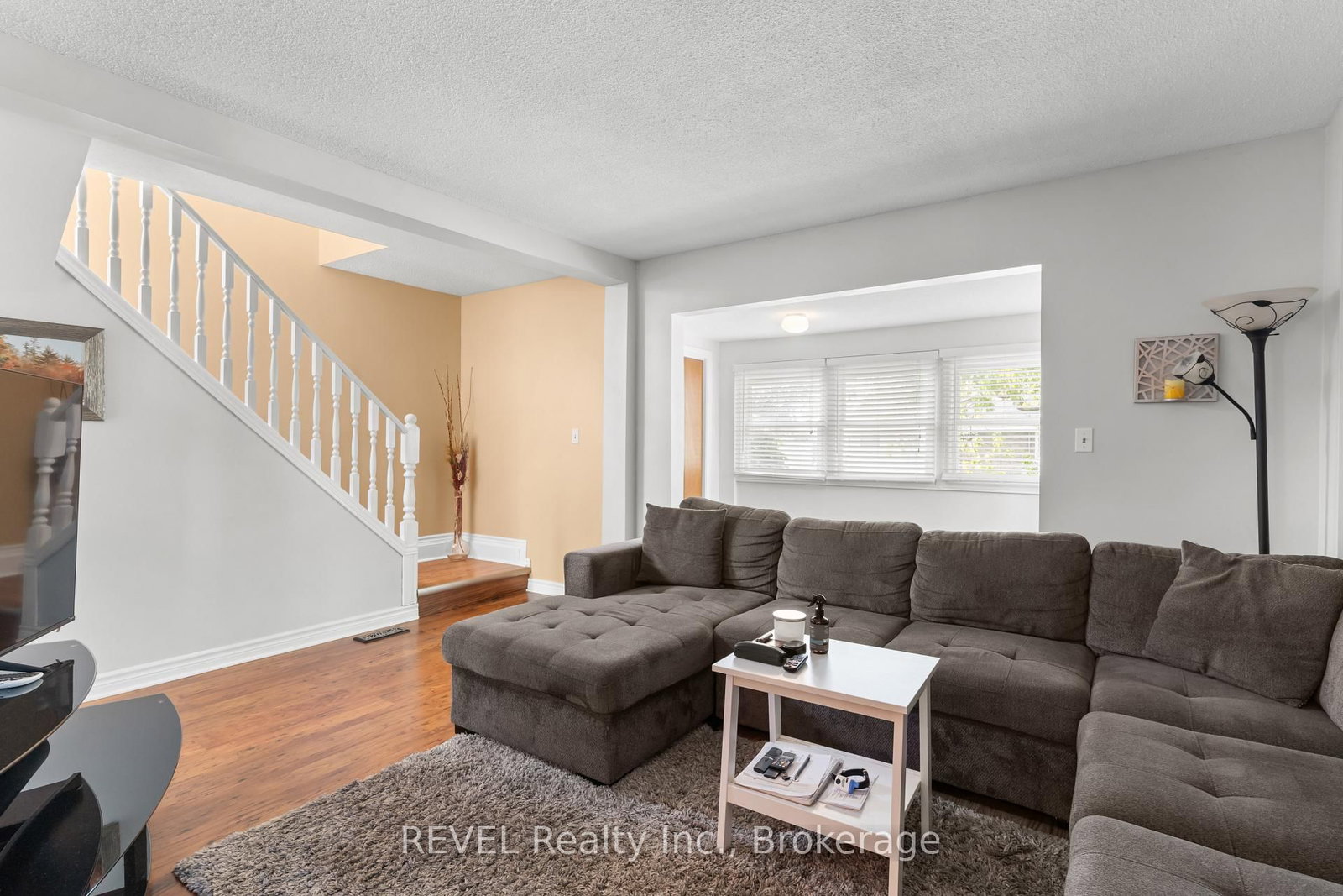 Detached House sold at 32 Bay Avenue, Welland, Ontario, L3B 3G6 - Dain City - MLS: X13090944