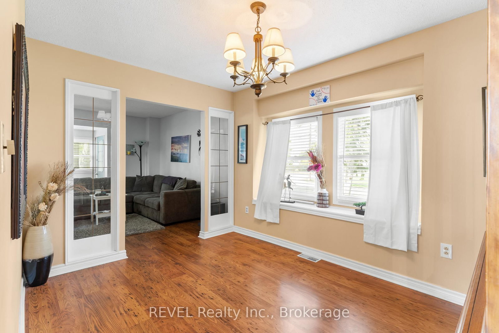 Detached House sold at 32 Bay Avenue, Welland, Ontario, L3B 3G6 - Dain City - MLS: X13090944
