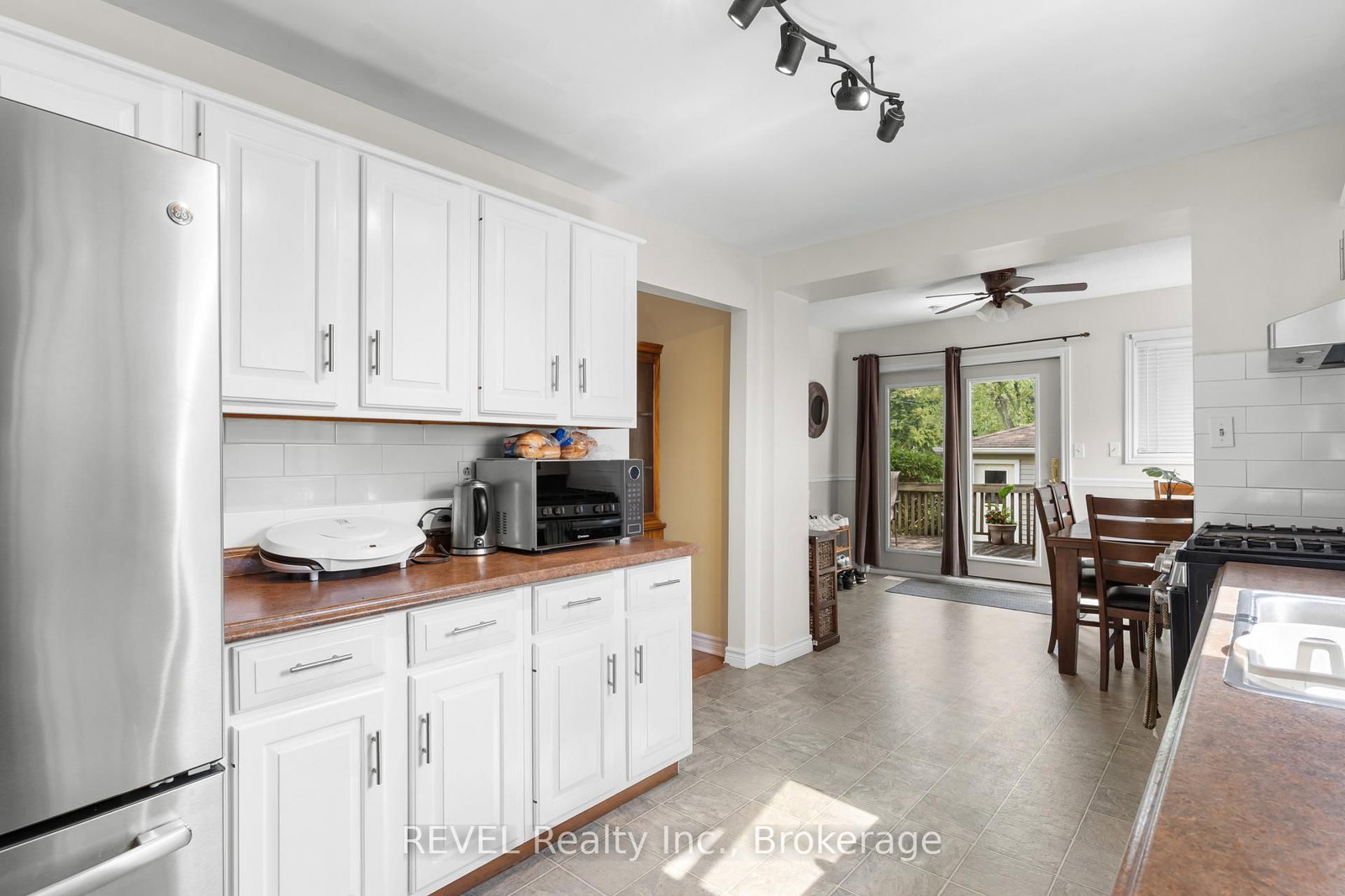 Detached House sold at 32 Bay Avenue, Welland, Ontario, L3B 3G6 - Dain City - MLS: X13090944