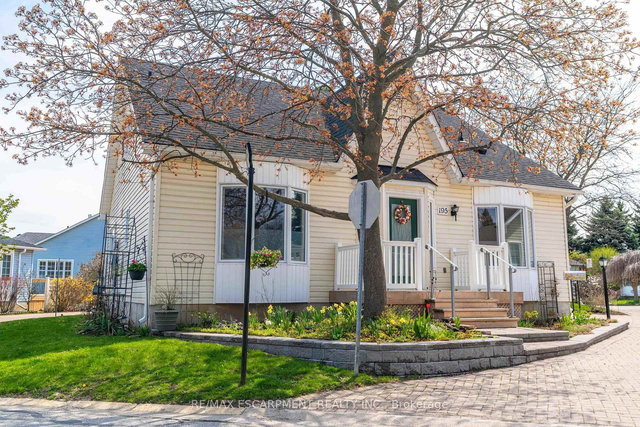195 Silverbirch Boulevard