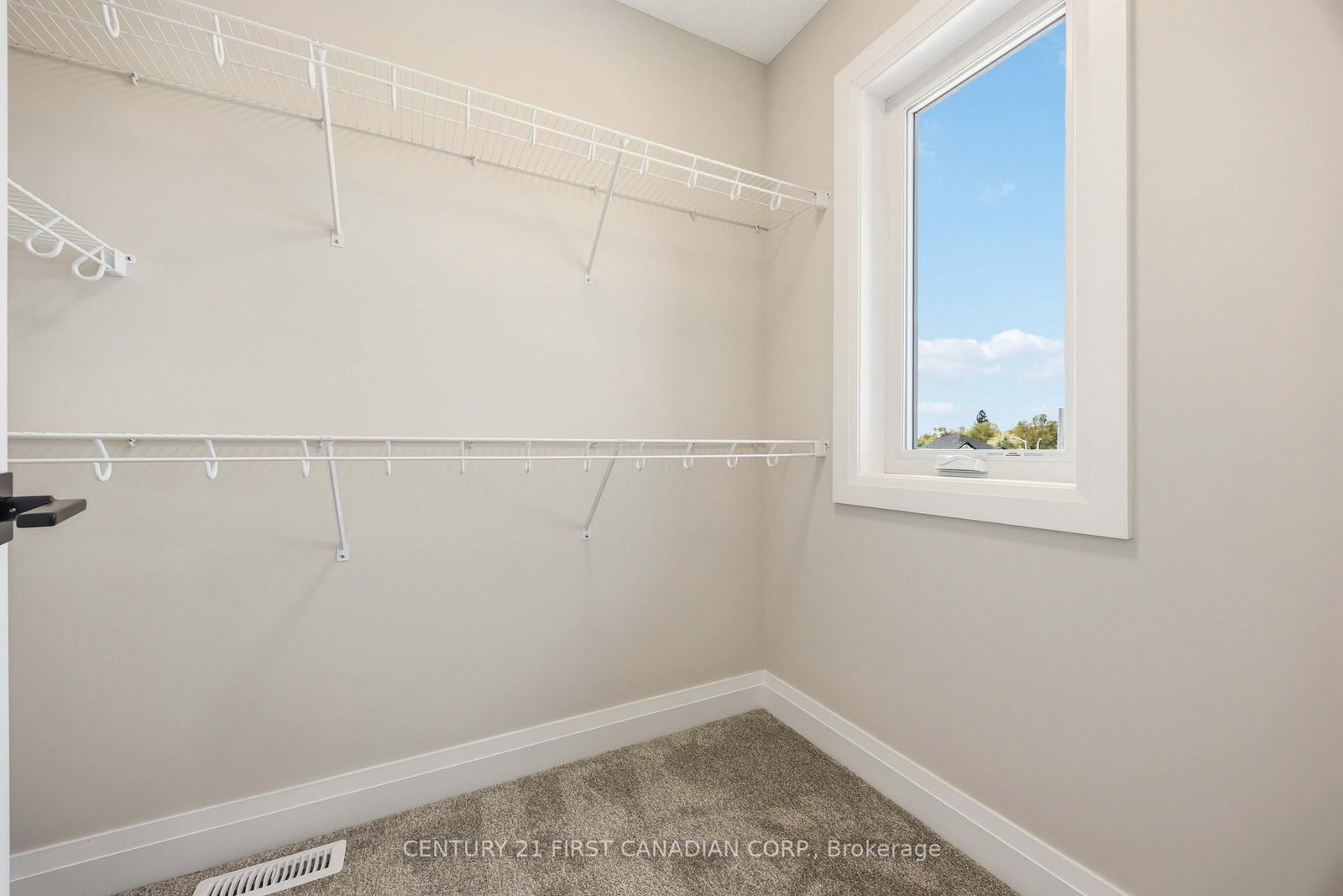 644 Ketter Way • Plympton-Wyoming, ON photo 14