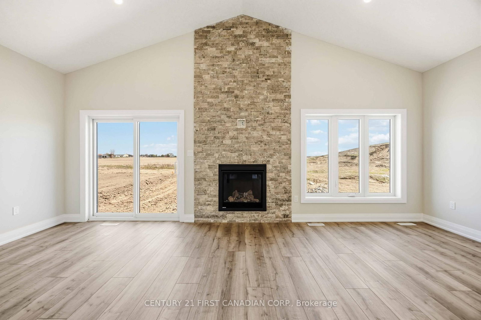 644 Ketter Way • Plympton-Wyoming, ON photo 5