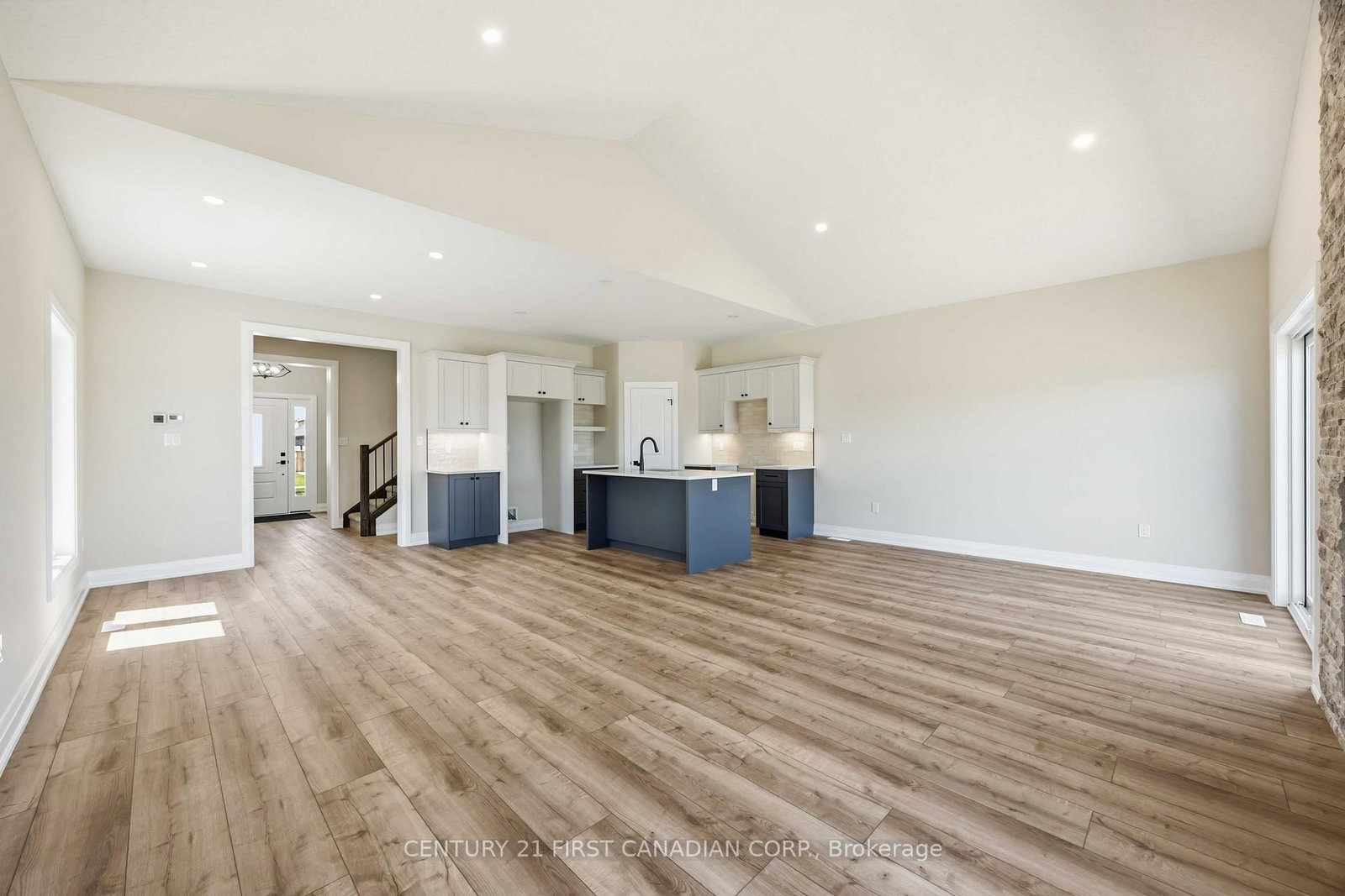 644 Ketter Way • Plympton-Wyoming, ON photo 6