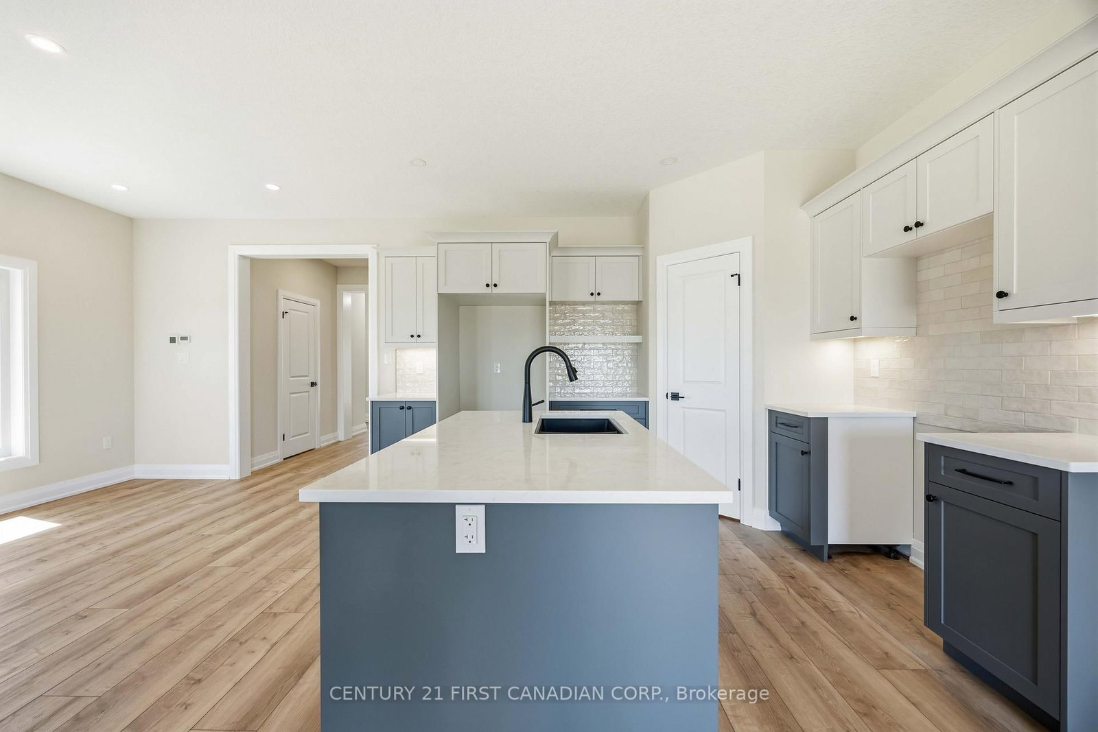 644 Ketter Way • Plympton-Wyoming, ON photo 8