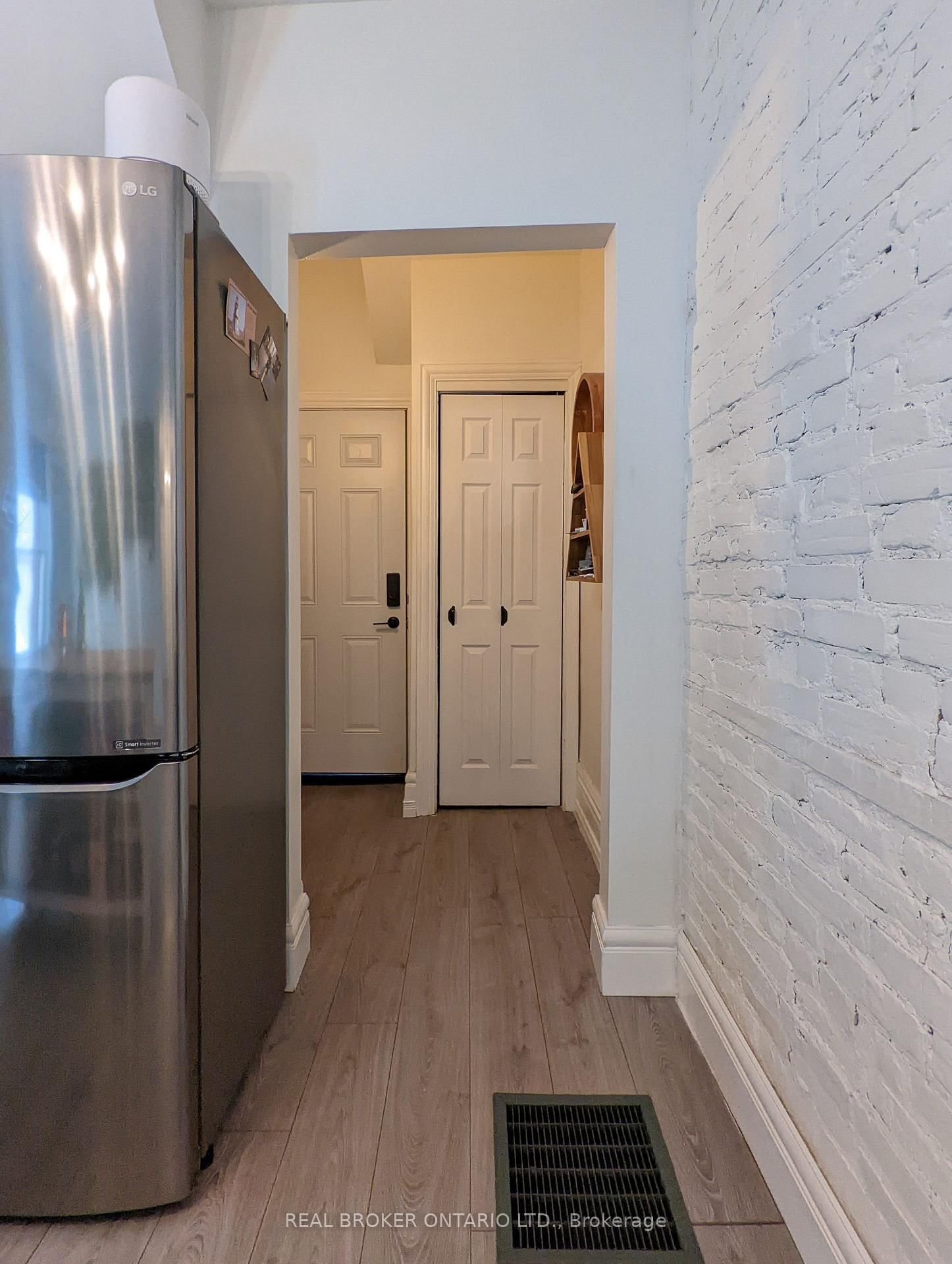 158 Hunter Street E • Hamilton, ON photo 25