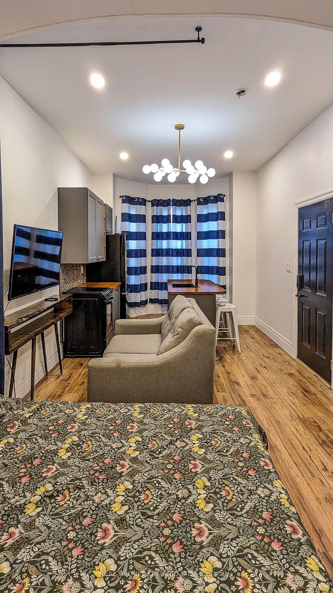 158 Hunter Street E • Hamilton, ON photo 38