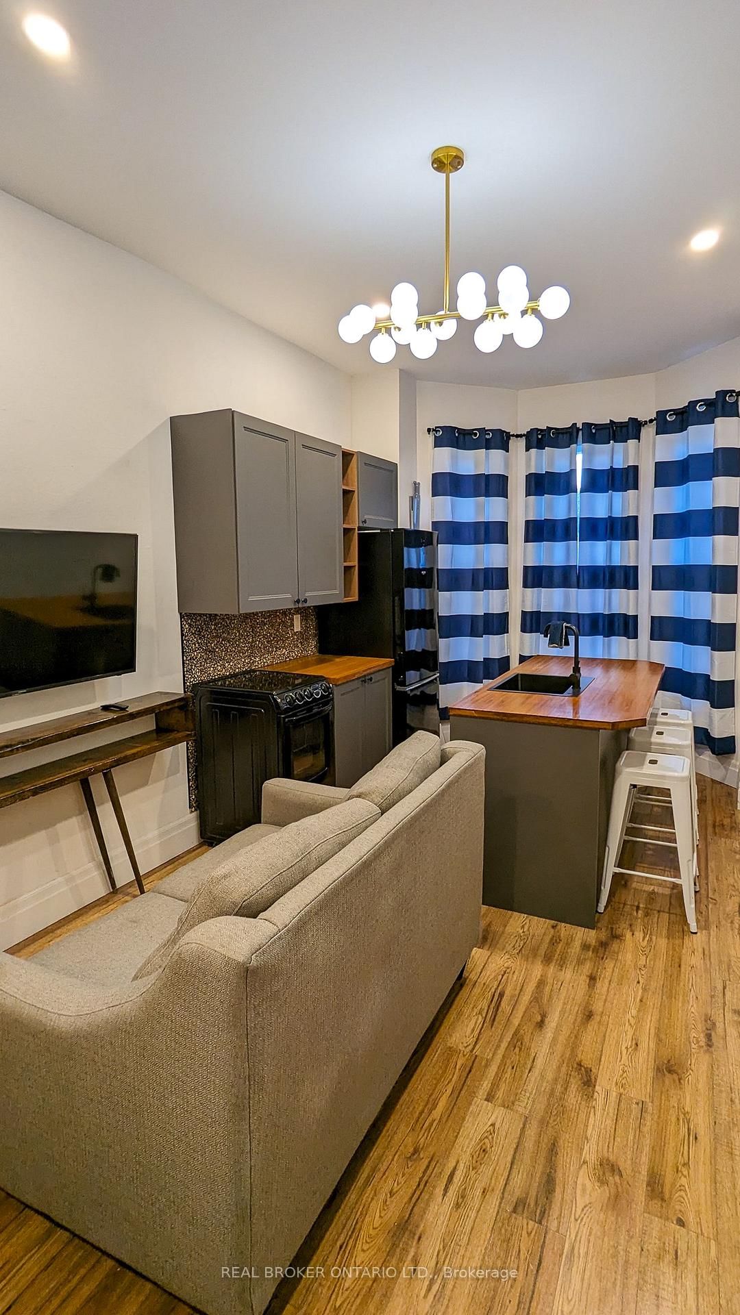 158 Hunter Street E • Hamilton, ON photo 39