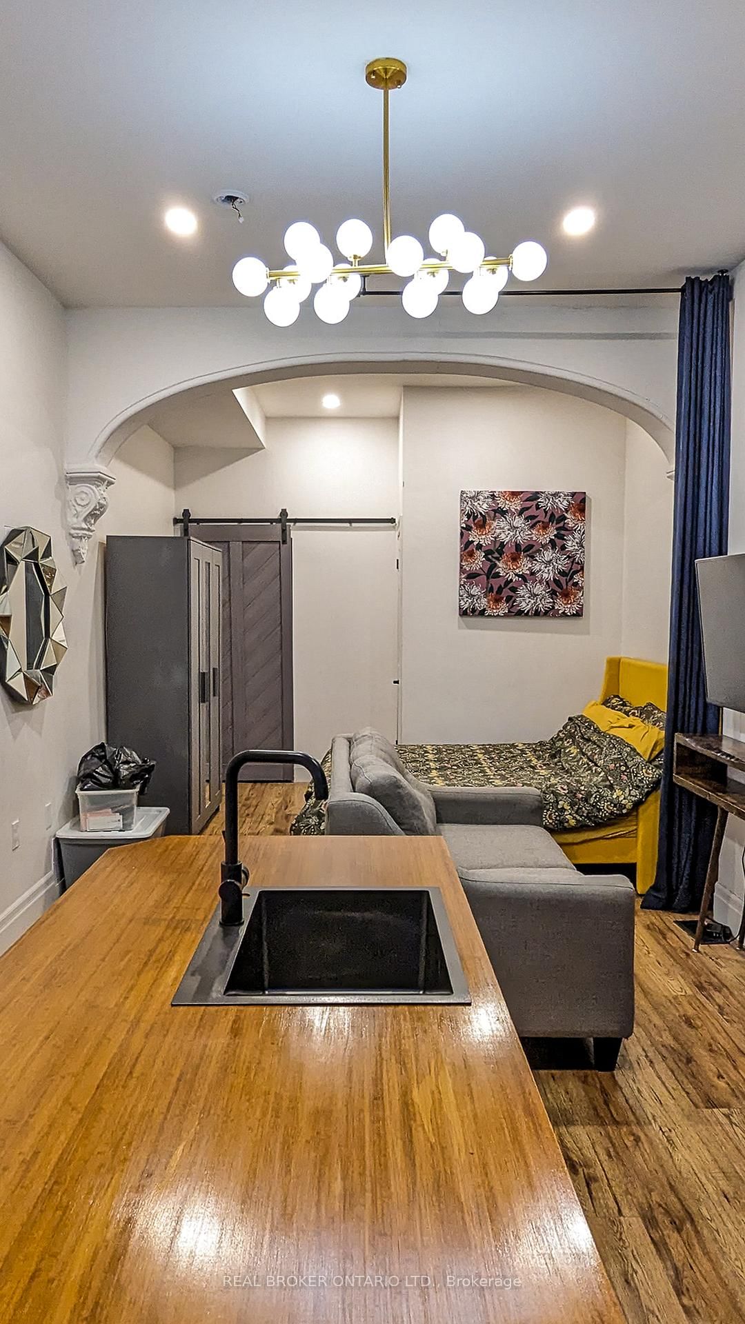 158 Hunter Street E • Hamilton, ON photo 40