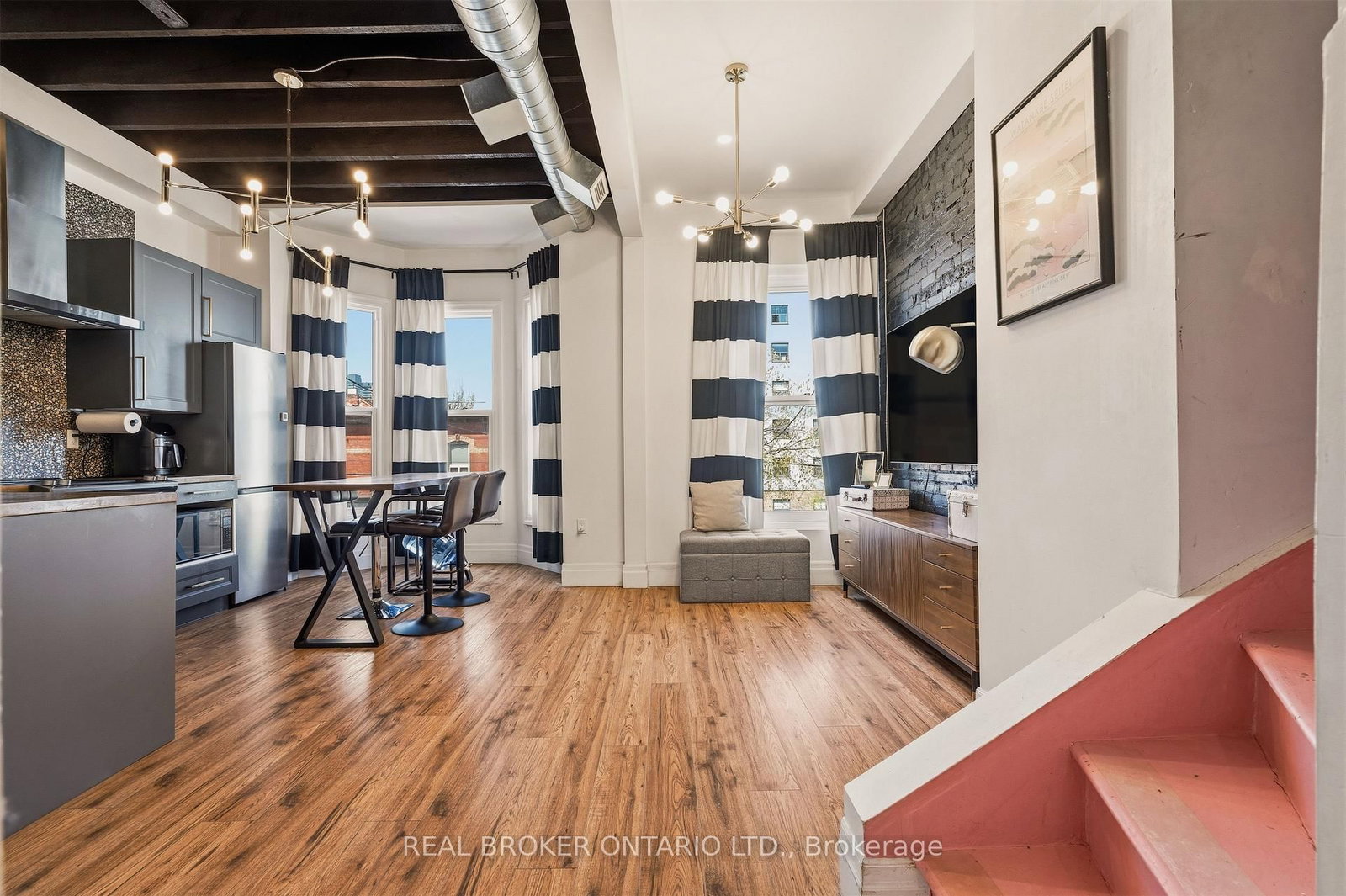 158 Hunter Street E • Hamilton, ON photo 6