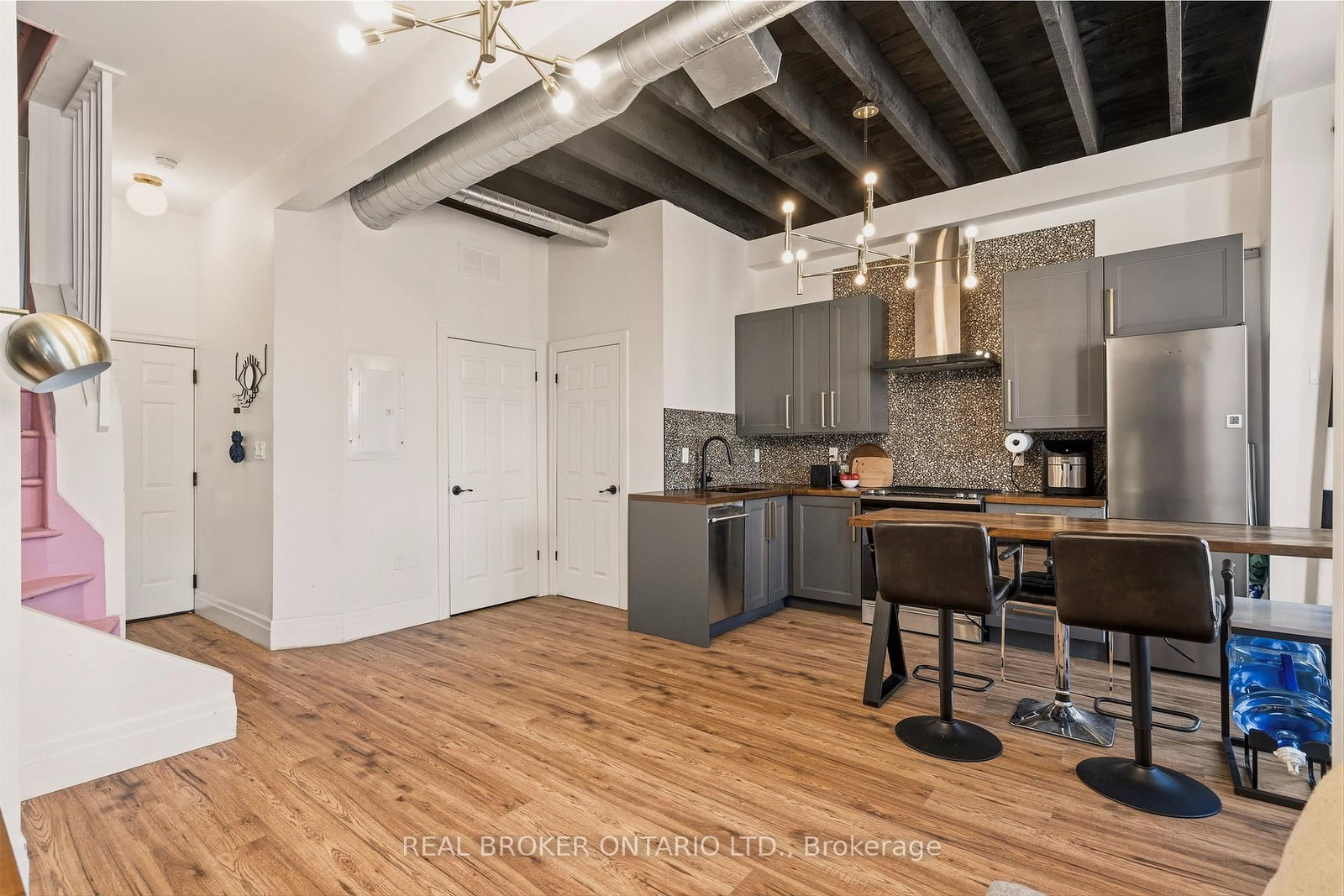158 Hunter Street E • Hamilton, ON photo 8