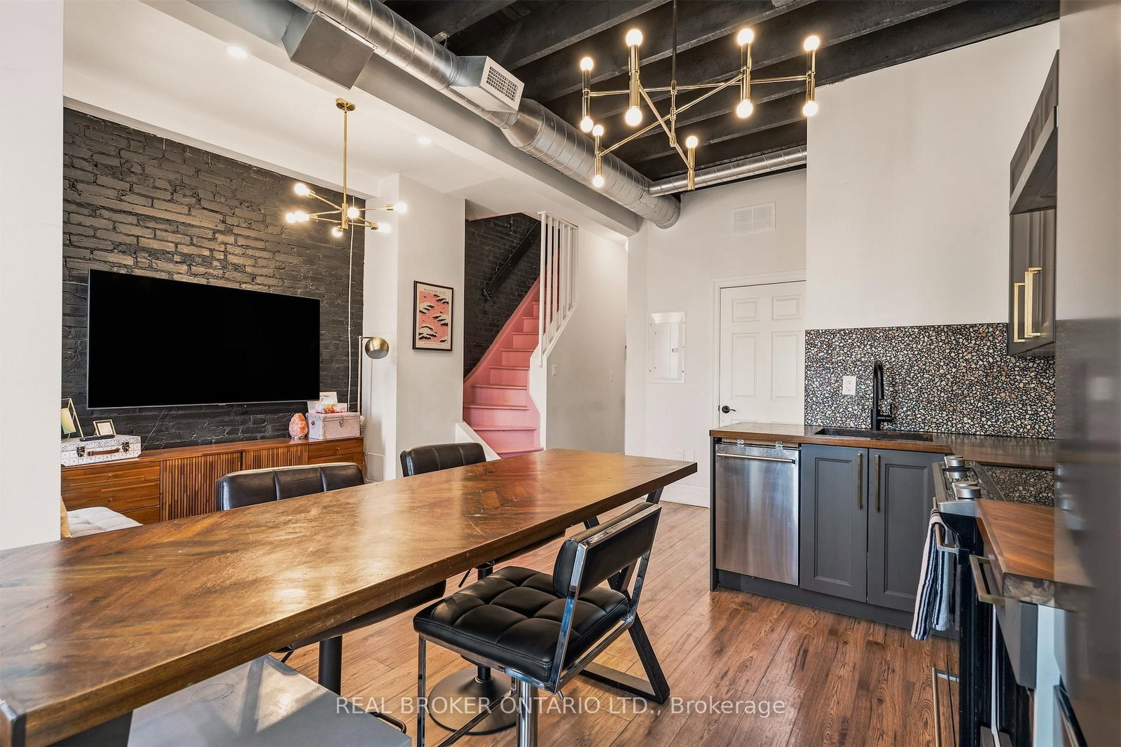 158 Hunter Street E • Hamilton, ON photo 9