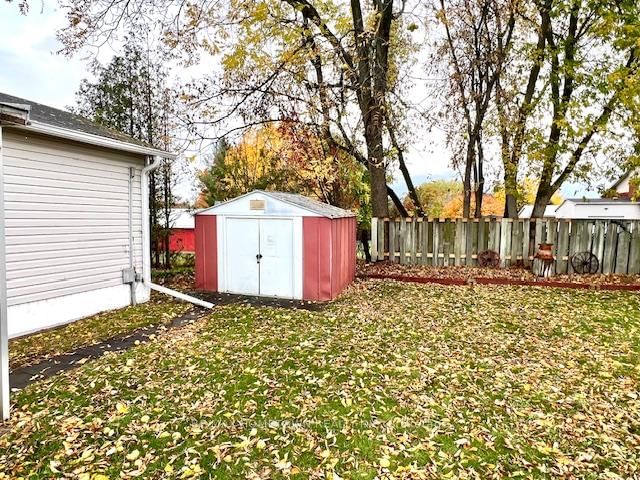 3 - 1871 Oxford Avenue