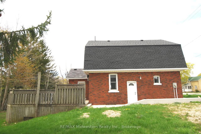 200 Elora Street S