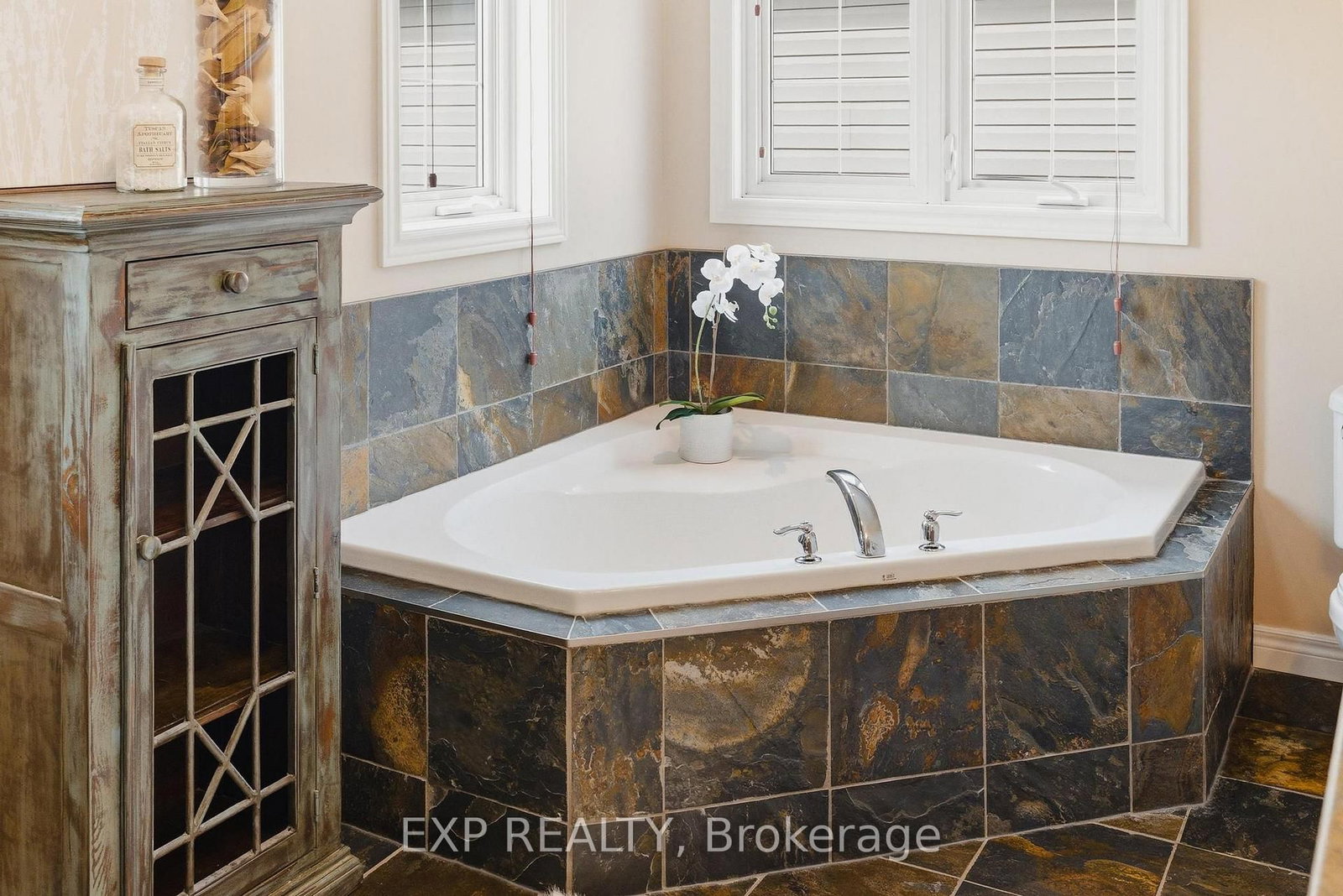 631 Woodlawn Place - Photo 27