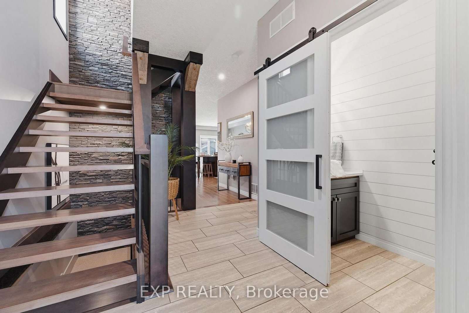 631 Woodlawn Place - Photo 3