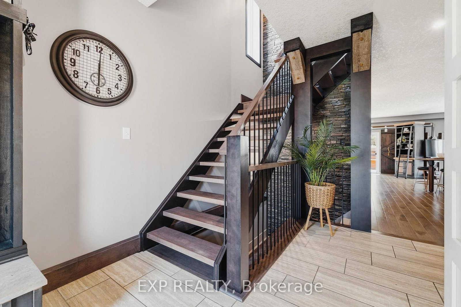 631 Woodlawn Place - Photo 4