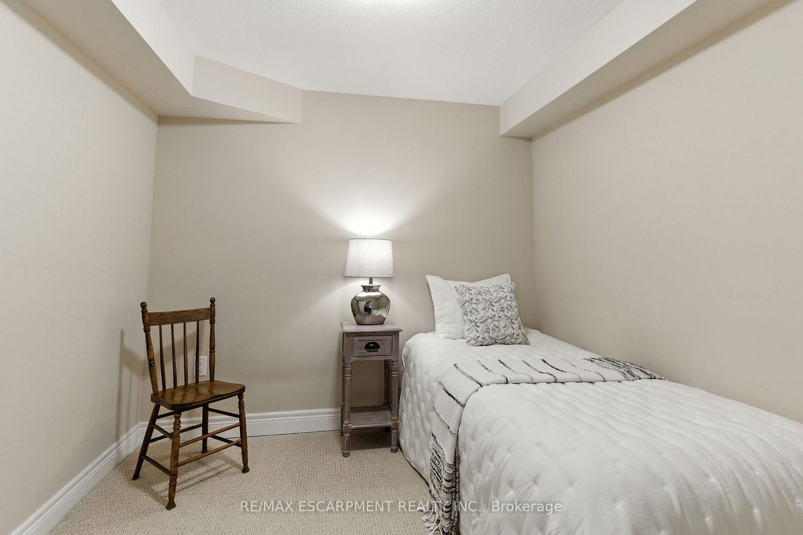 4 Burgundy Grove - Photo 37