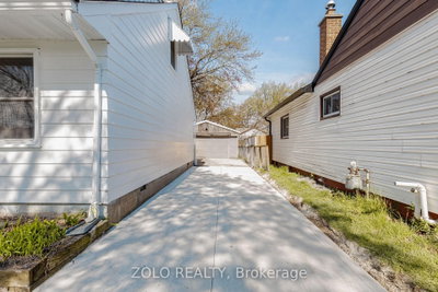 283 Ivon Avenue W • Hamilton, ON photo 6