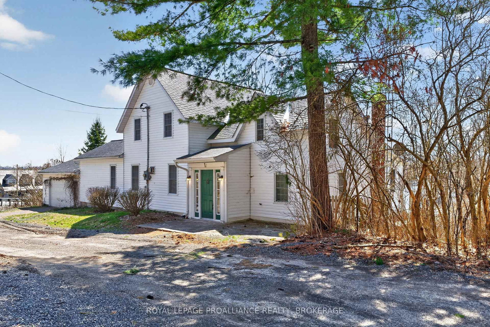 1 Pond Street • Westport, ON photo 9