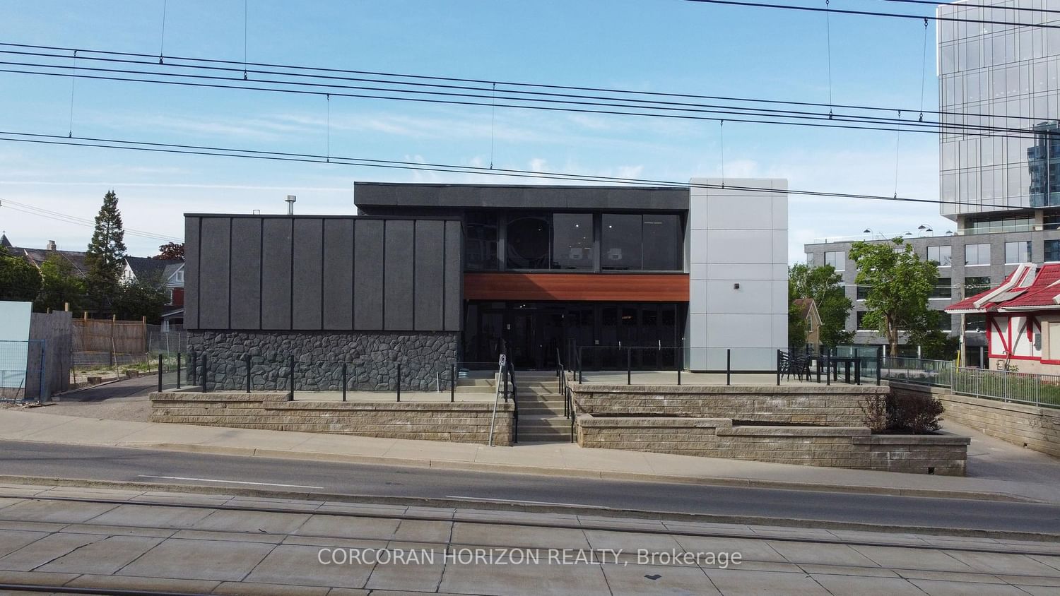 618 King Street W - Photo 2