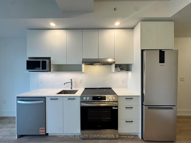 906 - 206 King Street W