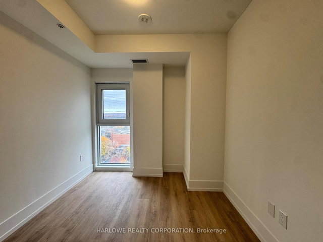 906 - 206 King Street W