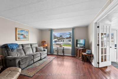21 Evergreen Lane — photo 3