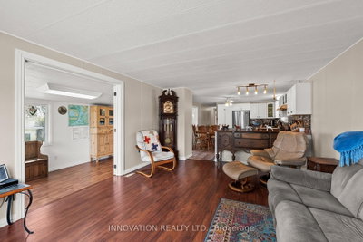 21 Evergreen Lane — photo 4