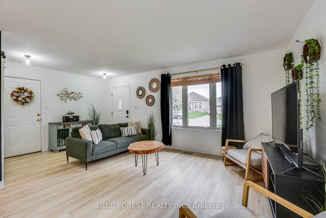 3 Meadowvale Drive