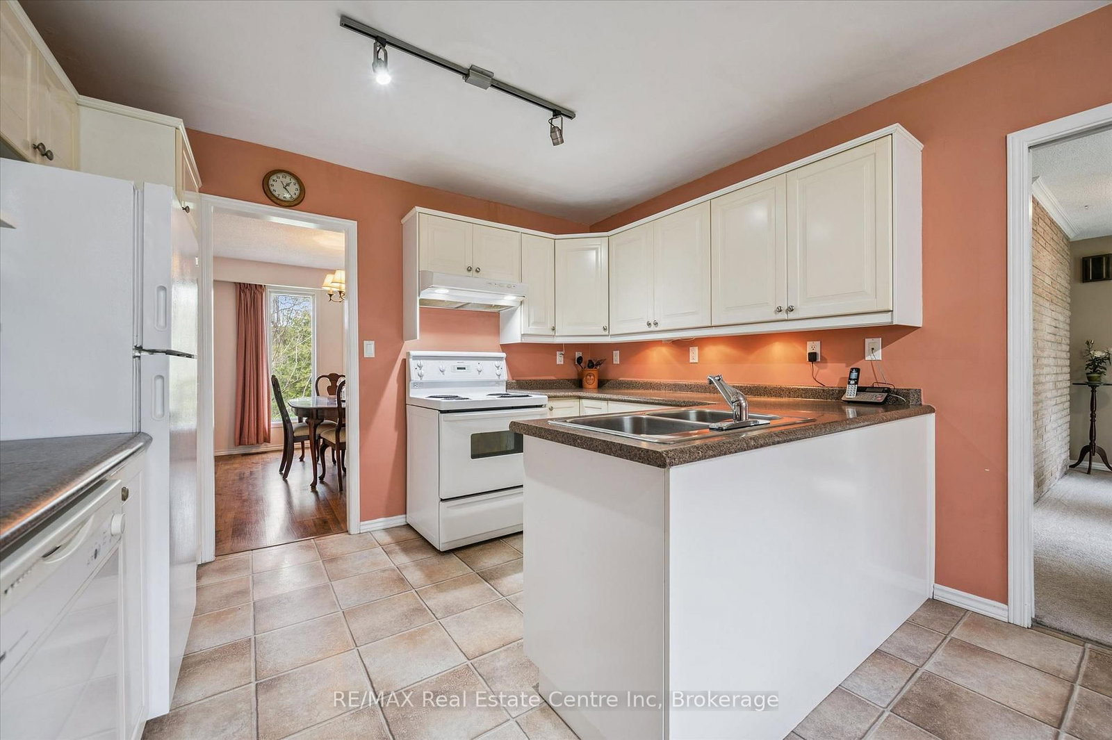 8420 Eramosa-Garafraxa Townline • Centre Wellington, ON photo 16