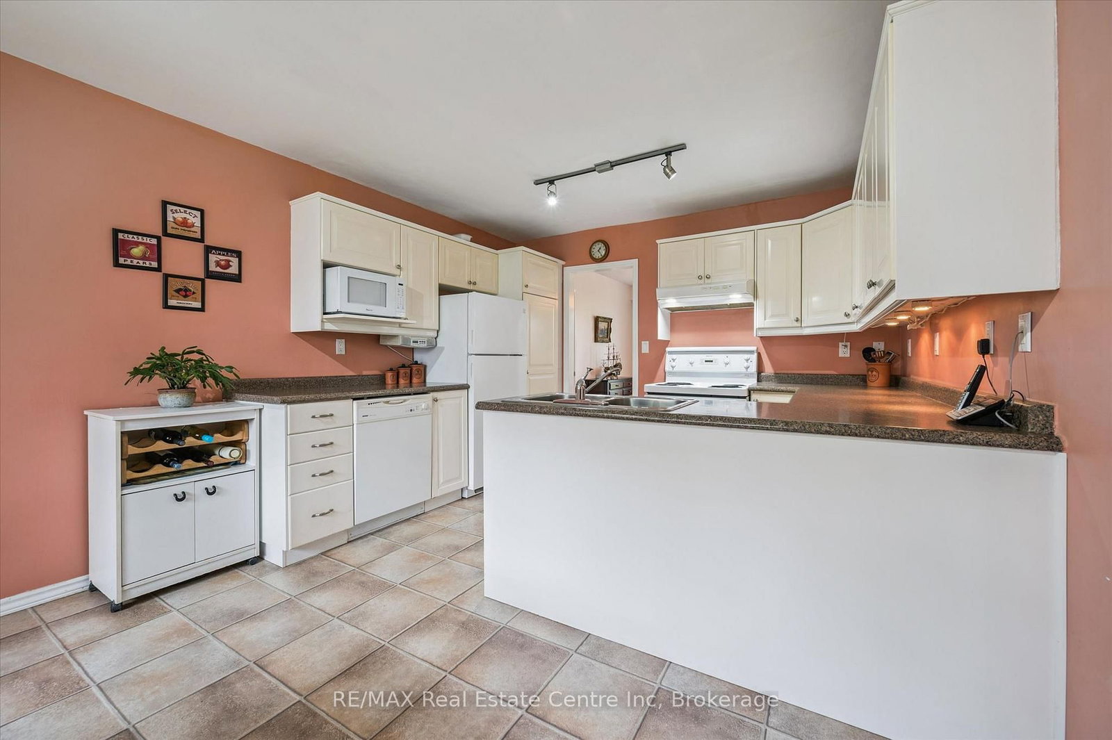 8420 Eramosa-Garafraxa Townline • Centre Wellington, ON photo 17