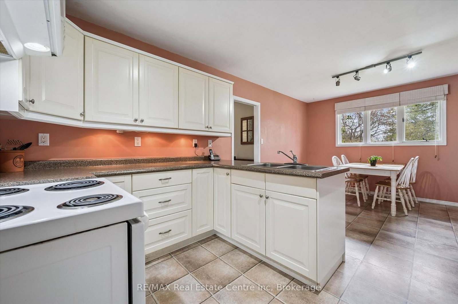 8420 Eramosa-Garafraxa Townline • Centre Wellington, ON photo 19