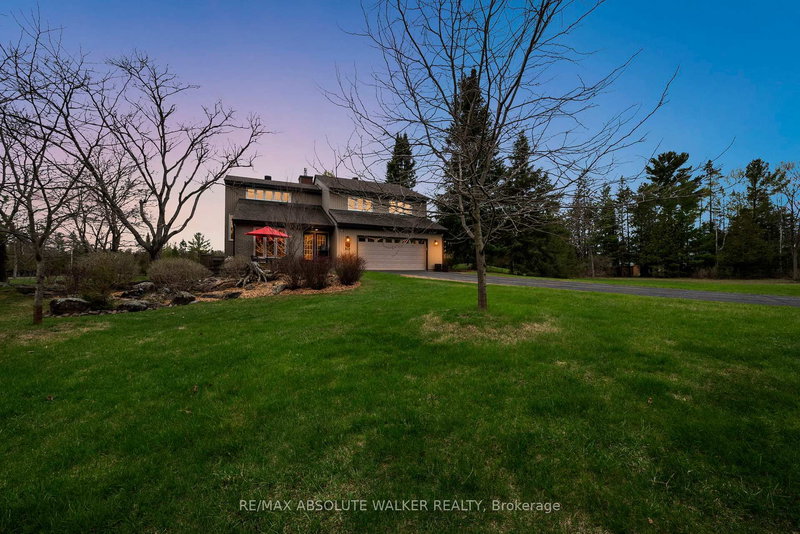 194 Wagon Dr, Ottawa, Ontario