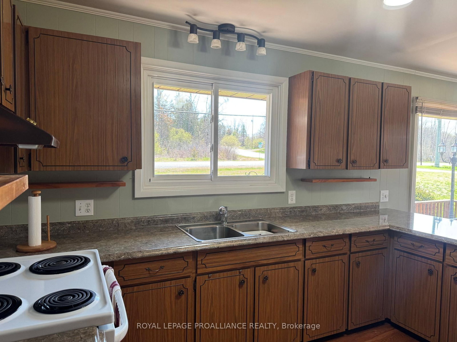 81 Scuttlehole Road • Belleville, ON photo 6