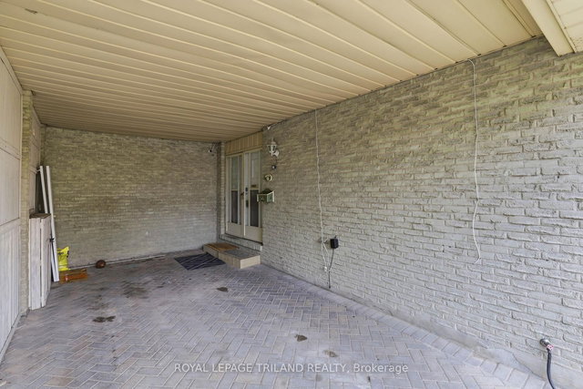 18 Tumbleweed Crescent