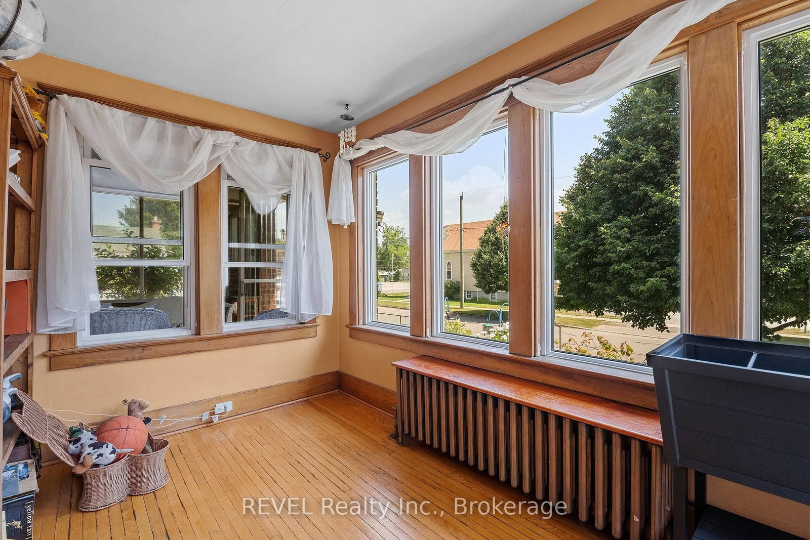208 NORTH Street • Fort Erie, ON photo 11