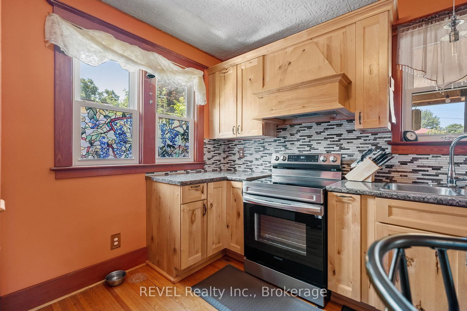 208 NORTH Street • Fort Erie, ON photo 18