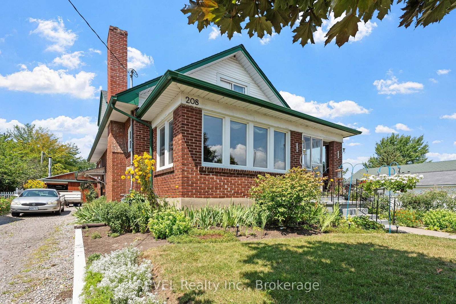 208 NORTH Street • Fort Erie, ON photo 3